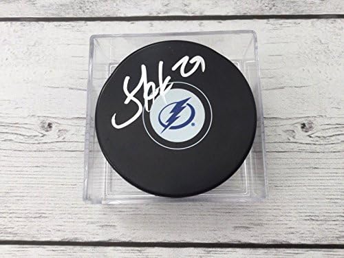 Slater Koekkoek İmzalı İmzalı Tampa Bay Yıldırım Hokey Diski a-İmzalı NHL Diskleri